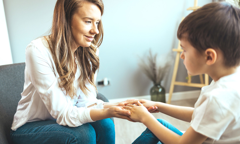 psychologists insurance - psychologist treating child patient